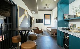 Dew Drop Inn Hotel & Lounge
